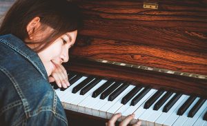 Learn Piano in Singapore: Love for the Relaxing Music of Piano