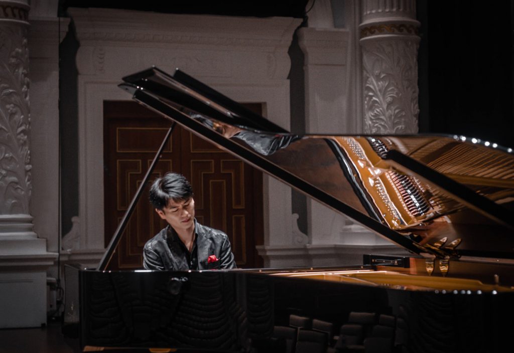 Kotaro Fukuma to Debuts in Singapore’s Victoria Concert Hall to Sold out Crowd